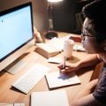 Farbpsychologie und Feng Shui: Die besten Farbschemata für das Homeoffice