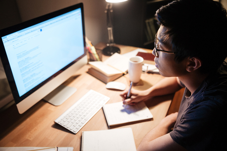 Farbpsychologie und Feng Shui: Die besten Farbschemata für das Homeoffice