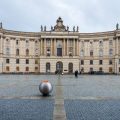 Der Eingang als Visitenkarte: Psychologie und soziale Aspekte der Energieschleuse