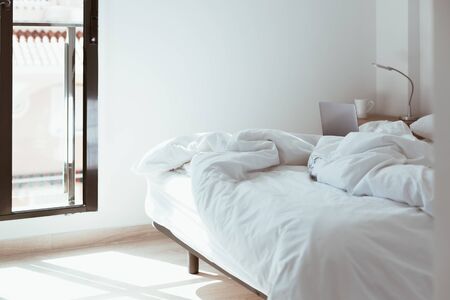 Wohnung gesund gestalten: Feng-Shui-Tipps für Farbe und Form im Schlafzimmer