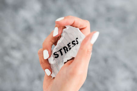 Die Kraft der Farben im Feng Shui: Farbwahl für stressfreie Räume