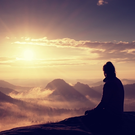 Familienfreundliche Altarbereiche: Meditation und Spiritualität gemeinsam erleben