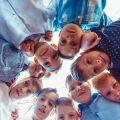 Kinderzimmer in Harmonie: Wohlbefinden und Entwicklung durch Farbe und Form