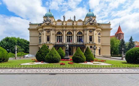 Die Semperoper Dresden: Akustik, Raumwirkung und Qi-Fluss im Opernhaus